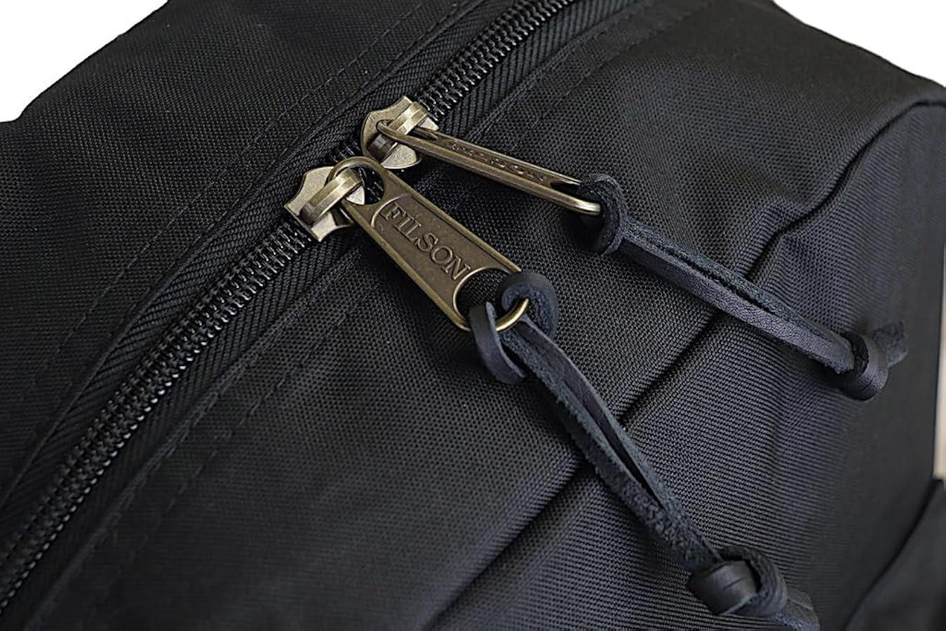 Amazon.co.jp: [フィルソン] 20277987 SURVEYOR 25L BACKPACK